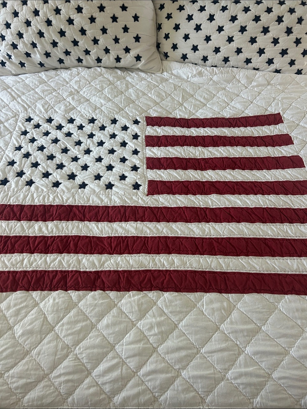 Pottery Barn Americana king sized quilt and shams - Picture 2 of 7